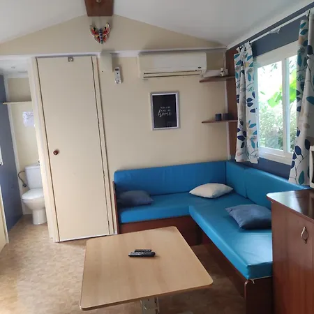 Campingplatz Familiales Dans Avec Piscine Fréjus