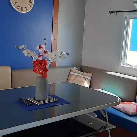 Familiales Dans Avec Piscine キャンプ場 Fréjus