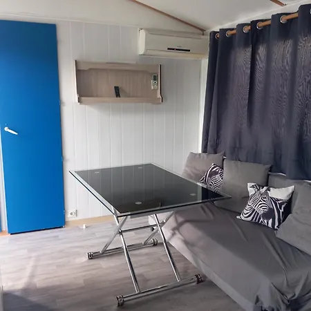 Familiales Dans Avec Piscine אתר קמפינג Fréjus