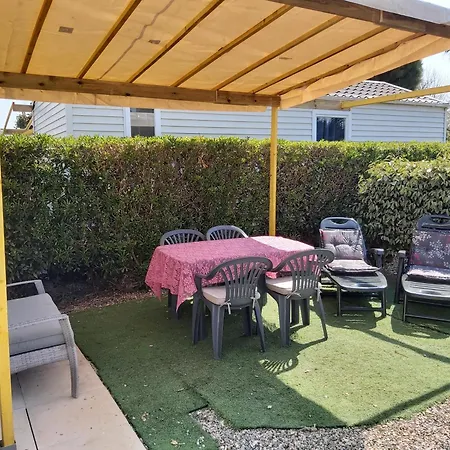 Familiales Dans Avec Piscine אתר קמפינג
