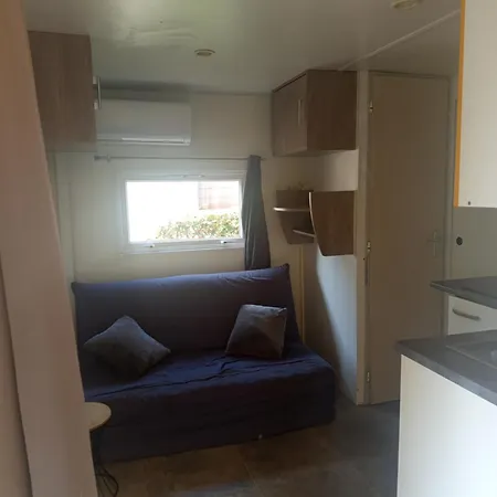 Familiales Dans Avec Piscine אתר קמפינג Fréjus