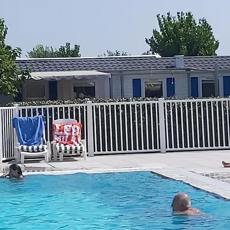 Familiales Dans Avec Piscine Camping Fréjus